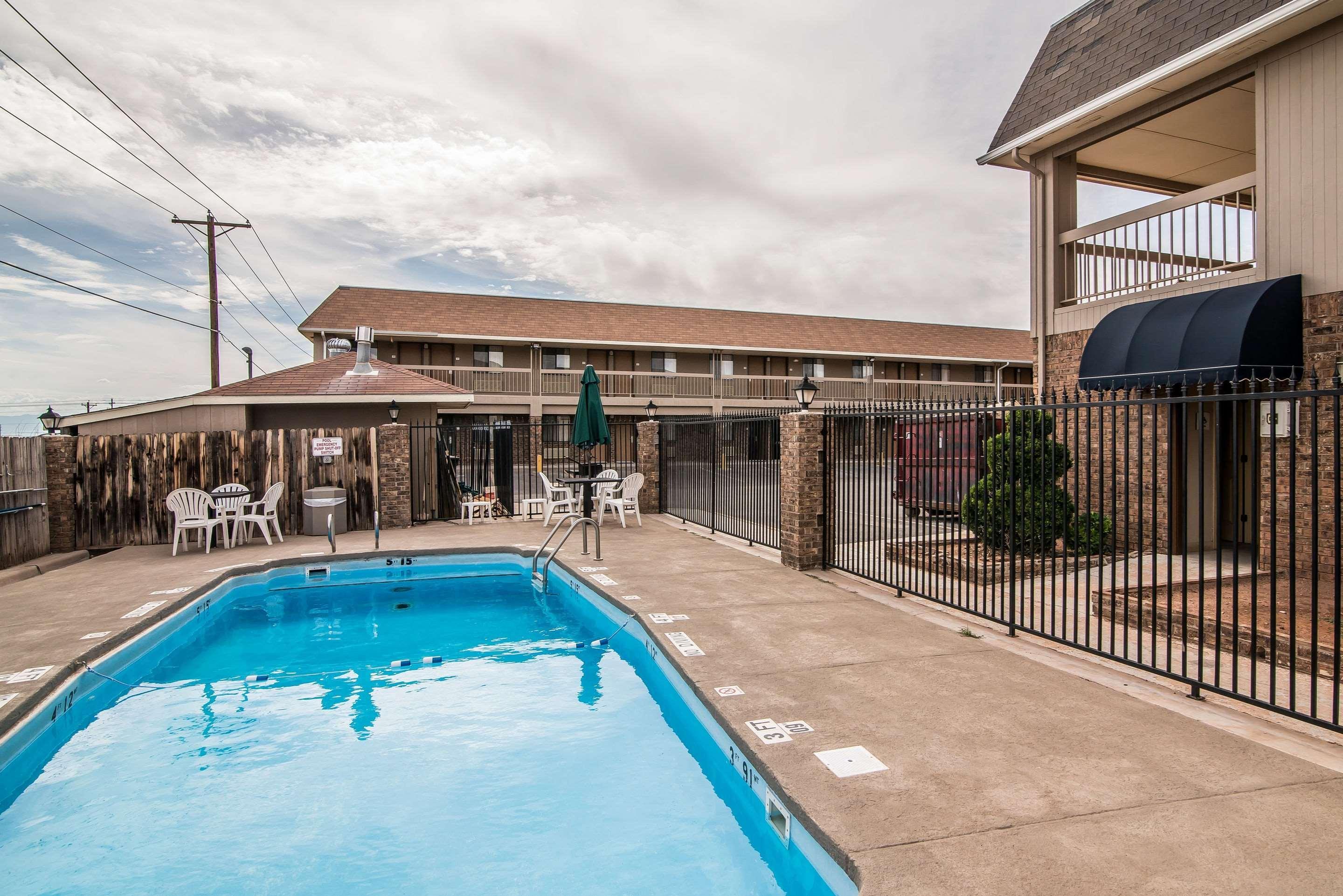 Hotel Quality & Near White Sands National Park 2*